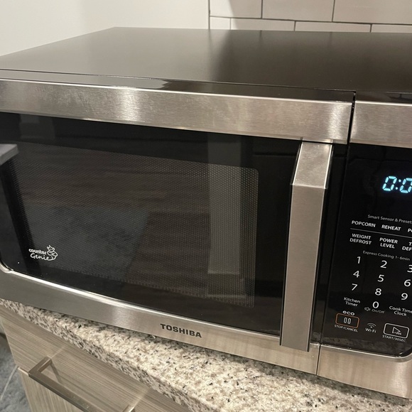 TOSHIBA Smart Countertop Microwave, Sensor Reheat, Works with Alexa, 1100 W - Picture 1 of 5